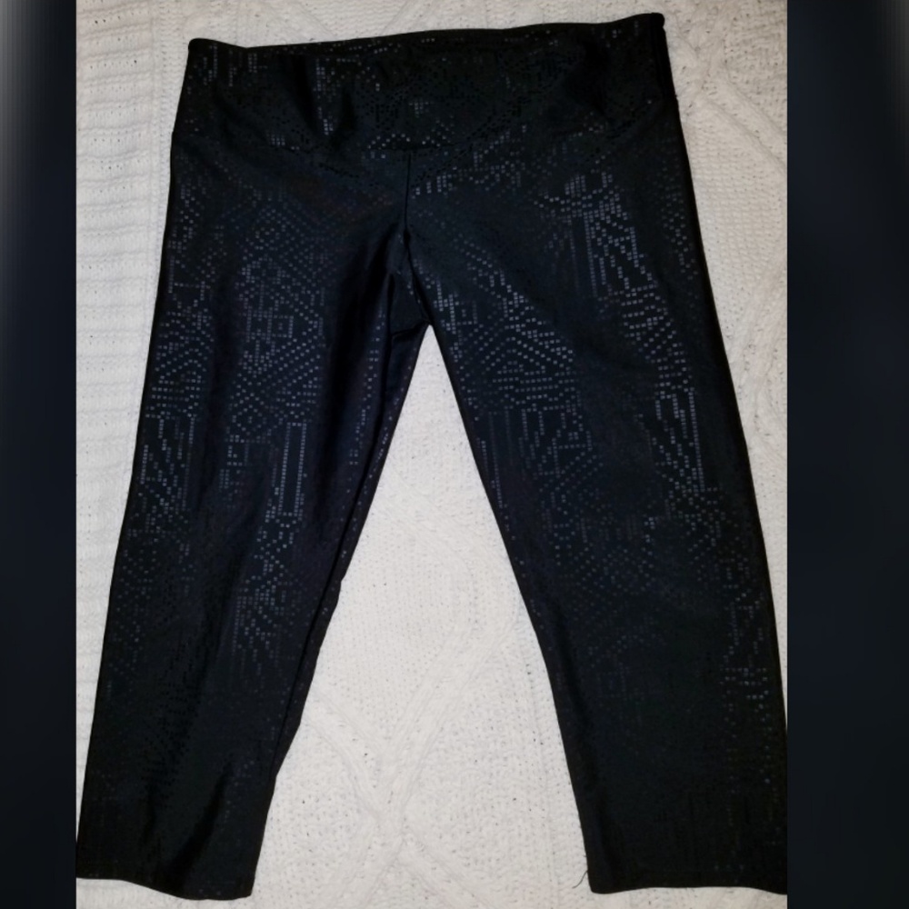 Onzie Capri Yoga Leggings Black Large